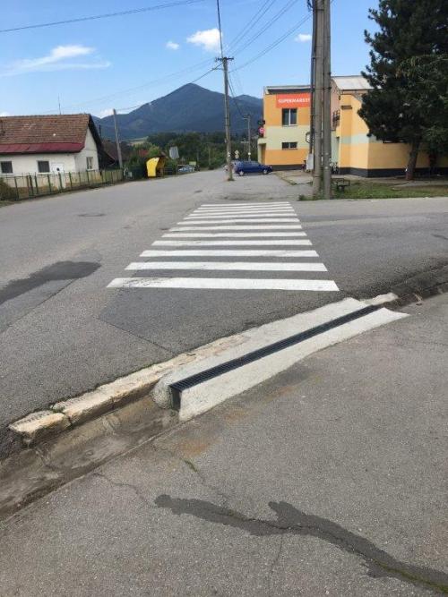 Priechod pre chodcov - obecný úrad